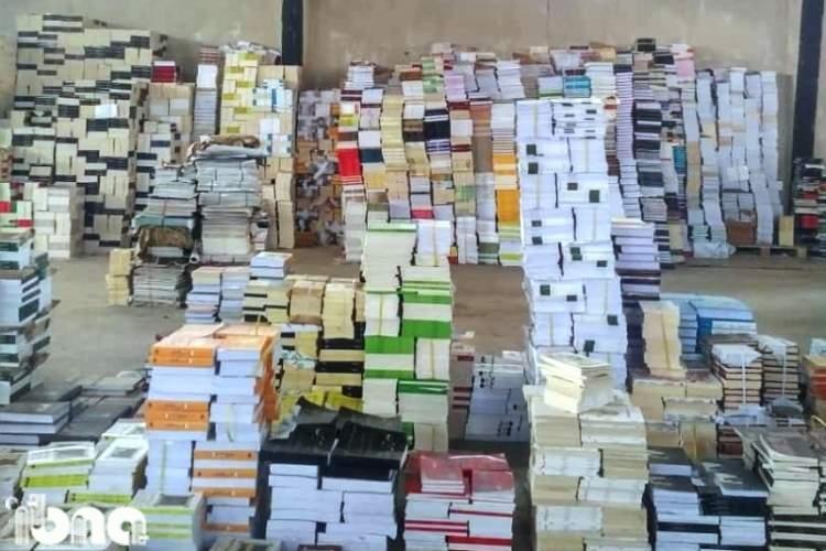 کشف 4000 کتاب غیرمجاز در خیابان انقلاب تهران