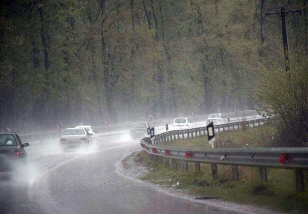 آنالیز آخرین شرایط راه های کشور ؛ جاده های 10 استان بارانی است ، ترافیک سنگین در چالوس و آزادراه تهران ، شمال