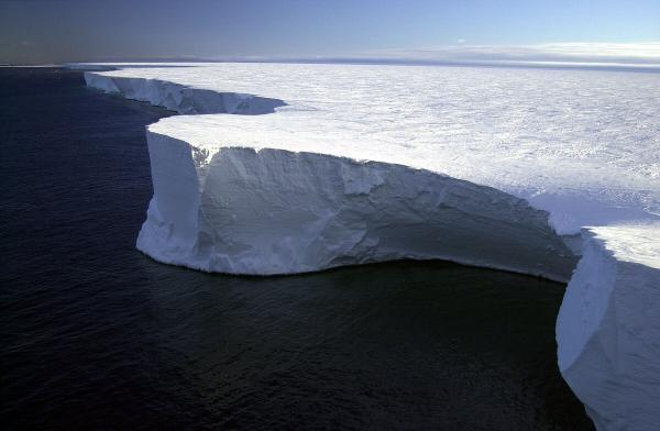 این بزرگترین کوه یخ دنیا است، عکس