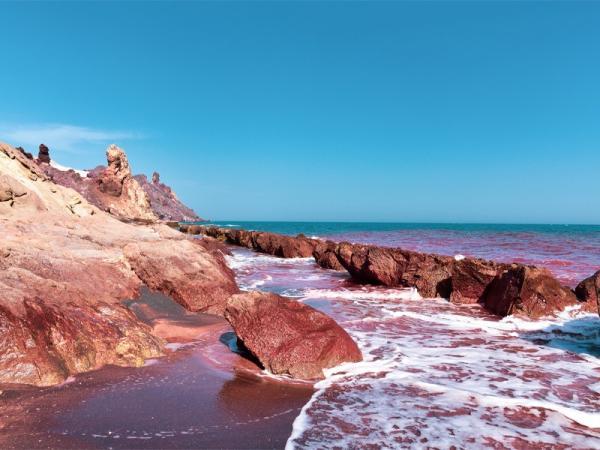 راهنمای سفر به جزیره هرمز، نگین سرخ خلیج فارس